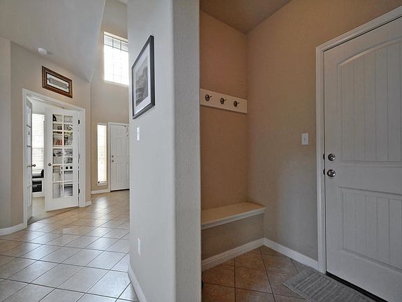 4th image of 1061 Sussex Way