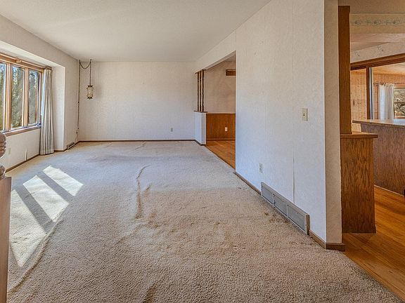 3rd image of 225 106th Ave NW