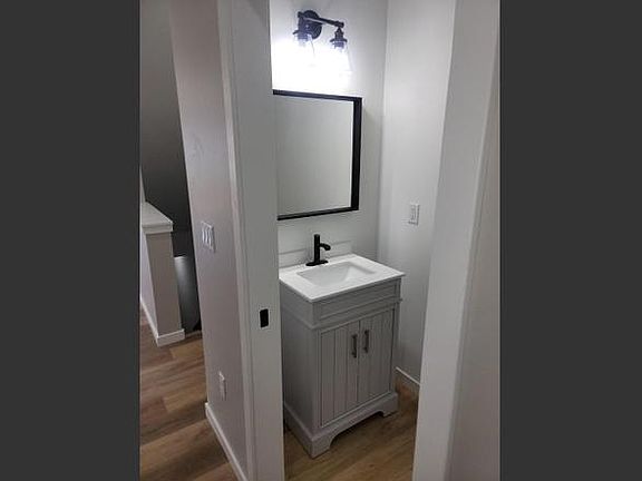 5th image of 4890 Romaine Rd