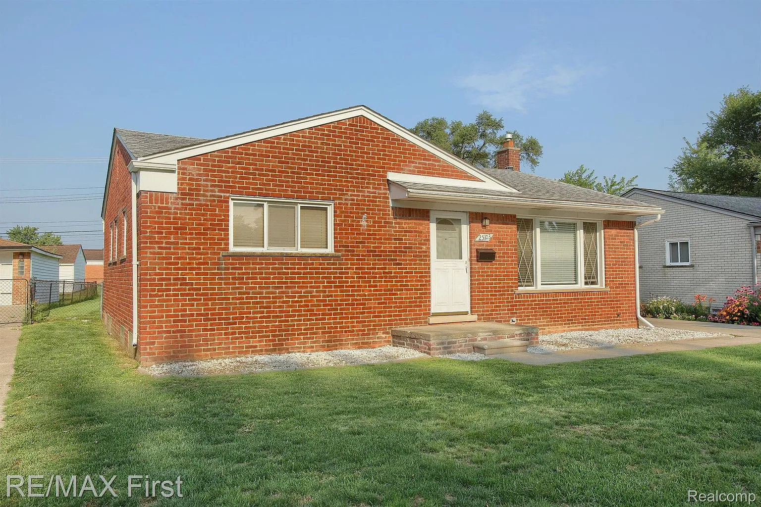 25103 Marilyn Ave photo 1