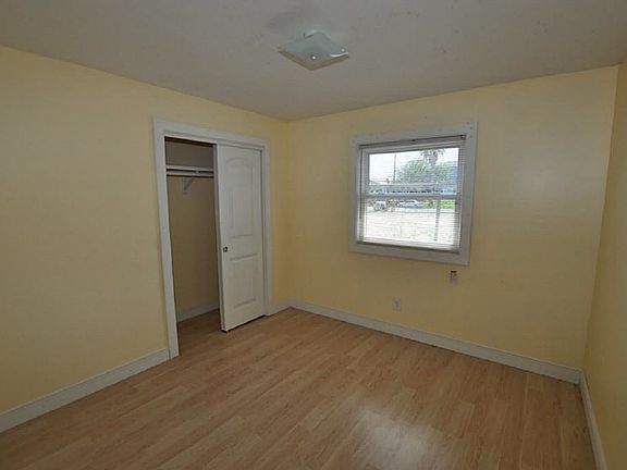 4th image of 10 Windsor Ct