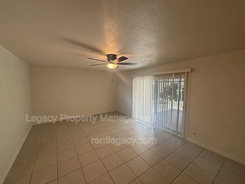 4 bed, 2.0 bath, 1155 sqft, $2,195 — Photo 2