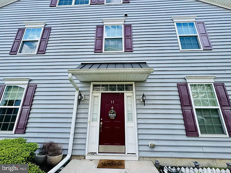 11 Morris Ln — Photo 2