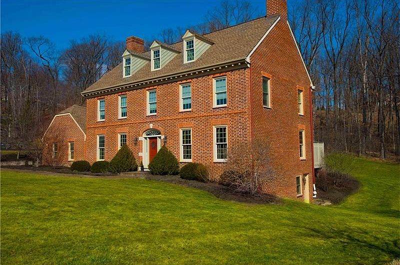 1st image of 204 Greenwood Dr