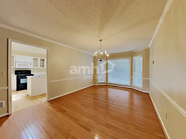 2262 Byron Ct SW — Photo 6