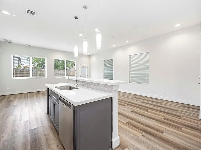 1411 Bigelow St — Photo 12