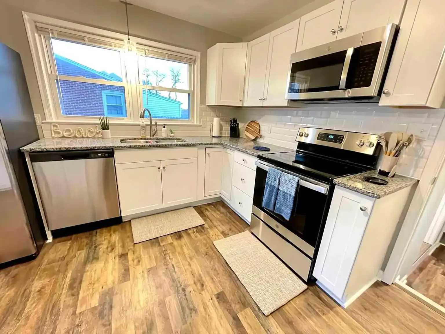 3 bed, 1126 sqft, $3,480 — Photo 2