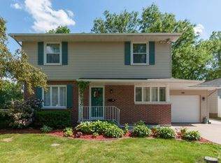 2709 Meadowbrook Dr SE, Cedar Rapids, IA 52403