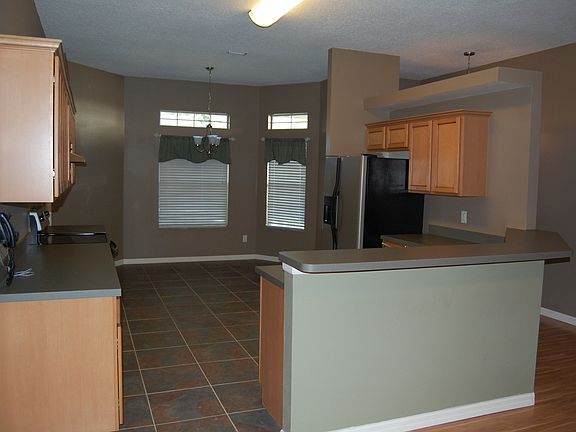 Kitchen & Dining