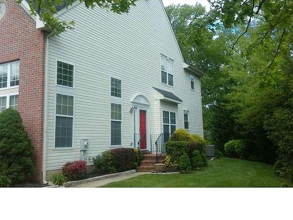 2nd image of 2 Forest Gate Ln