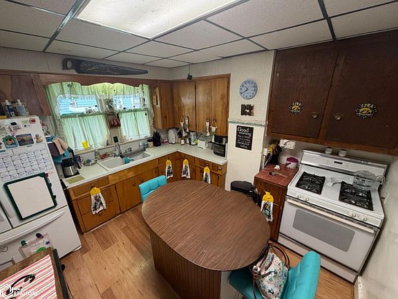 3rd image of 524 SE 1st St