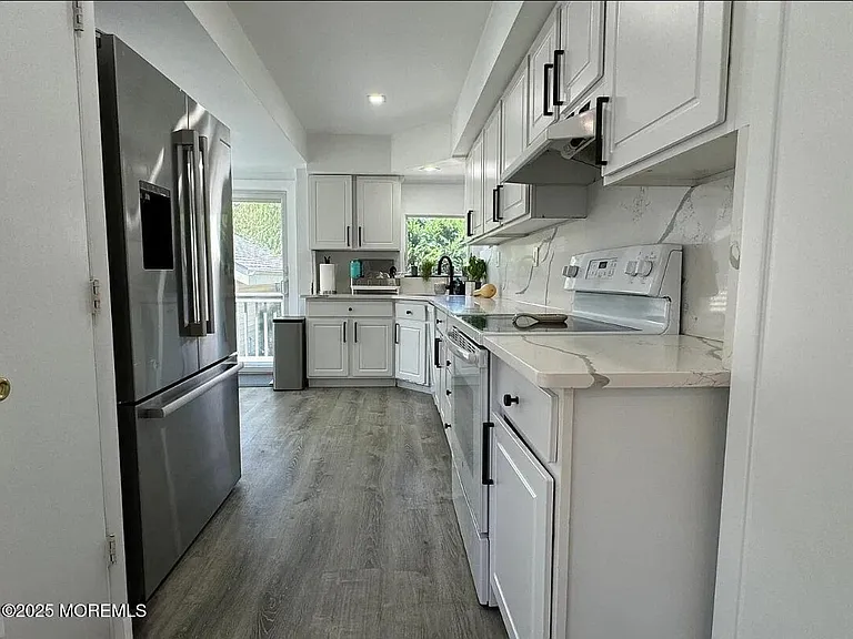184 Ridgewood Ave — Photo 4