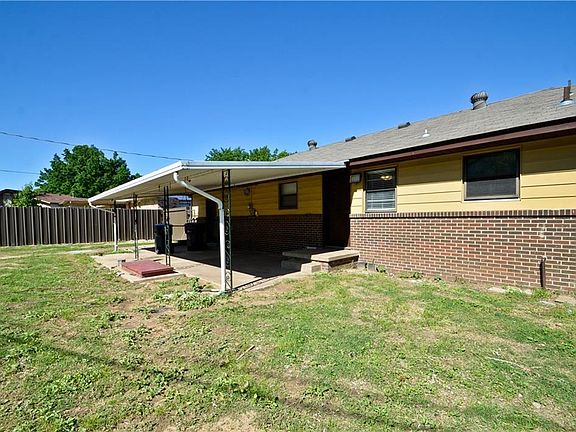 5th image of 1217 N Carol Ln