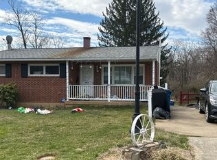 5814 Hanna Rd, Sykesville, MD 21784