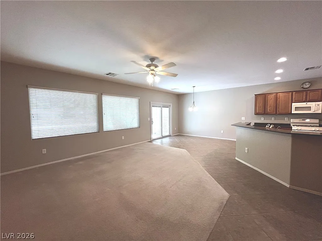 2 bed, 2.0 bath, 1596 sqft, $2,200 — Photo 4