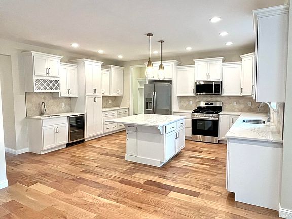 5th image of 4025 Westmoreland Dr W