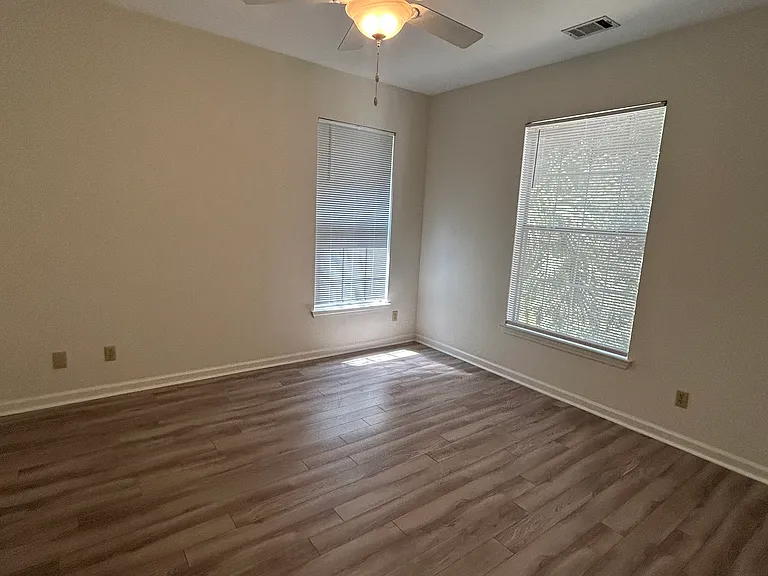 1600 Long Grove Dr #422 — Photo 10