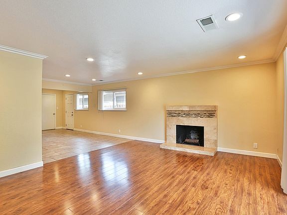 5th image of 1591 Willowdale Dr