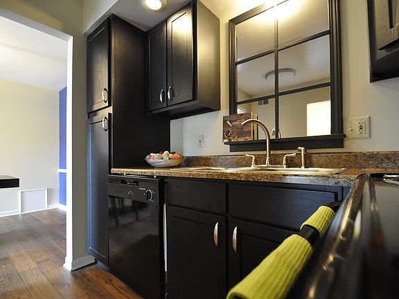 4th image of 2351 Valleywood Dr SE #B06
