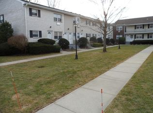 2417 Wilshire Ln, Oakdale, NY 11769