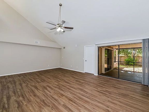 3rd image of 8213 Country Oaks Ct