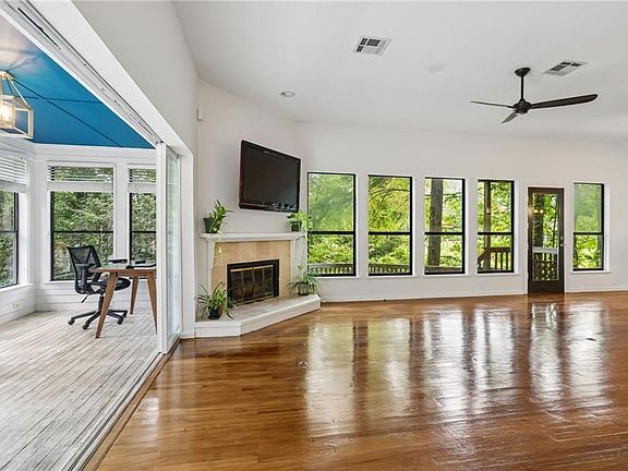 5th image of 501 Atalin St