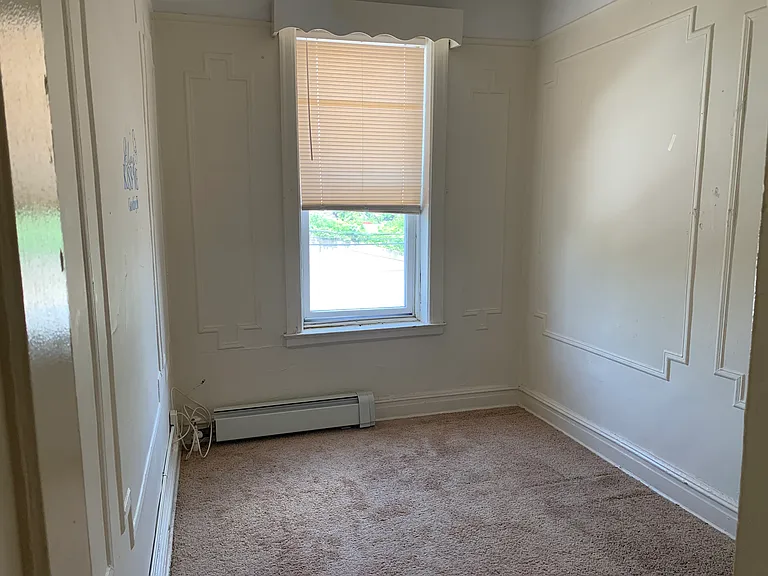 Tulip Ave — Photo 4