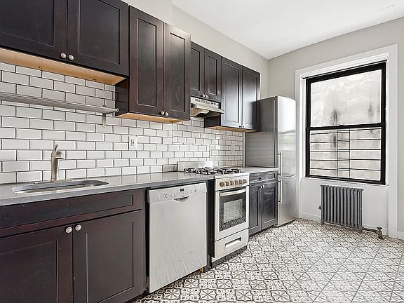 3rd image of 547 Throop Ave APT 3R