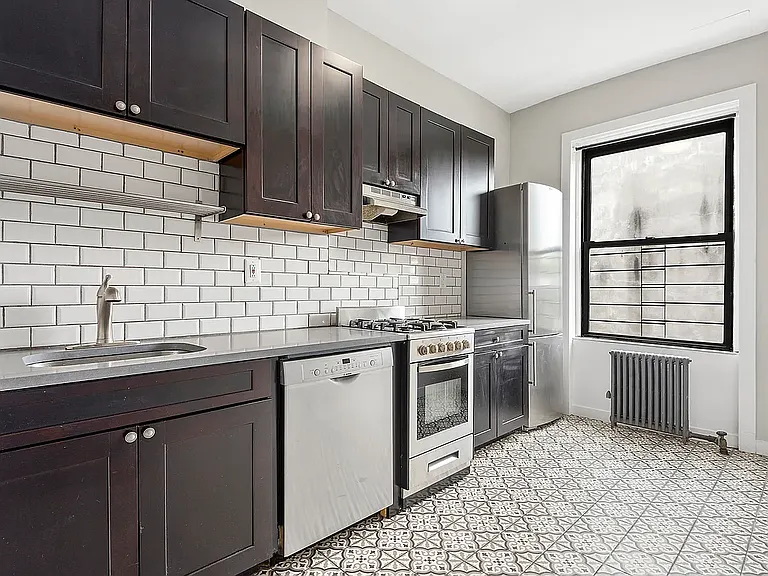 547 Throop Ave #3R — Photo 3