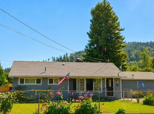 200 Redwood Rd, Klamath, CA 95548