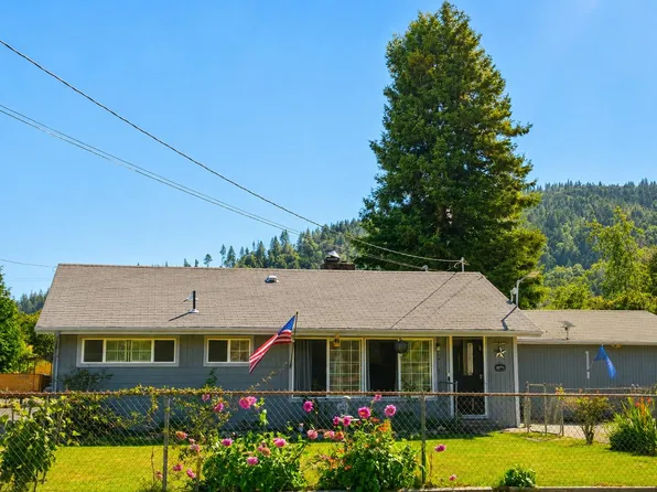 200 Redwood Rd, Klamath, CA 95548