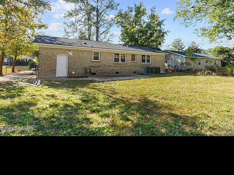 318 Bandera Dr — Photo 24
