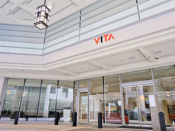 565 Smithe St #1402, Vancouver, BC V6B 0E4