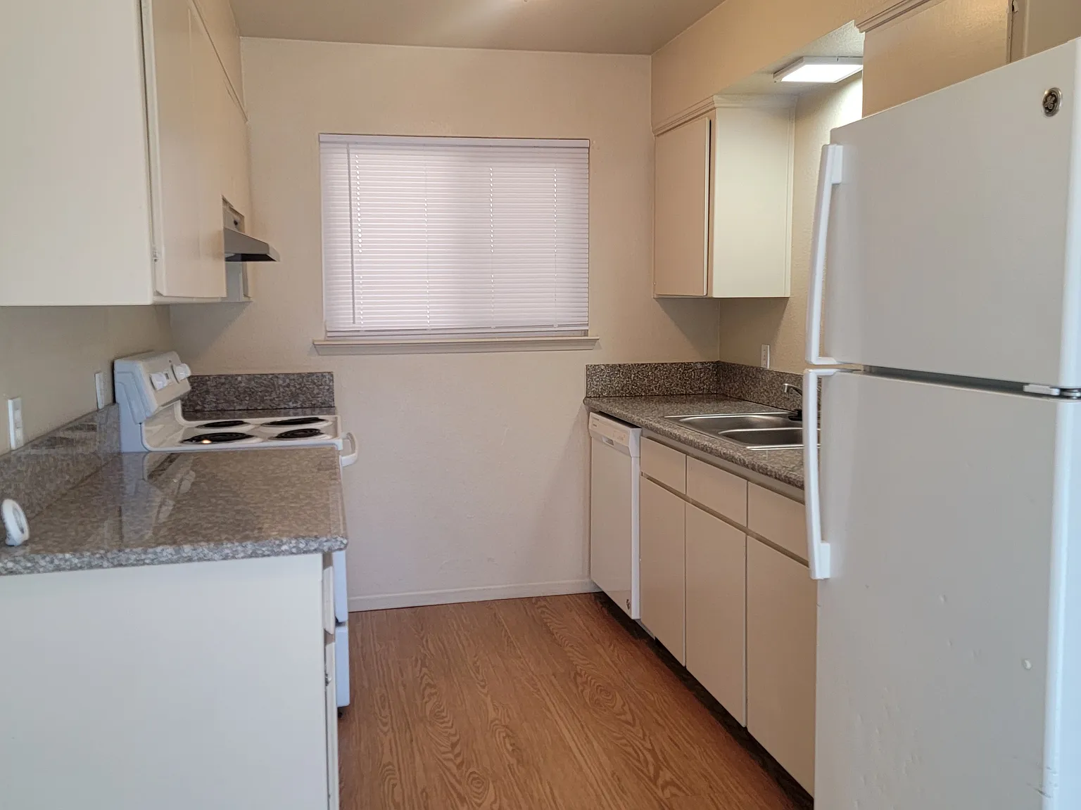 2 bed, 900 sqft, $1,550 — Photo 3