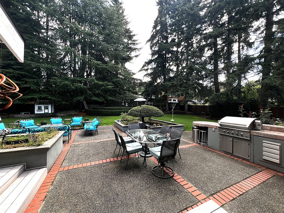 Backyard, patio, Gas BBQ, Blackstone, Outdoor eating. Gas Fire table and seating area, fountain