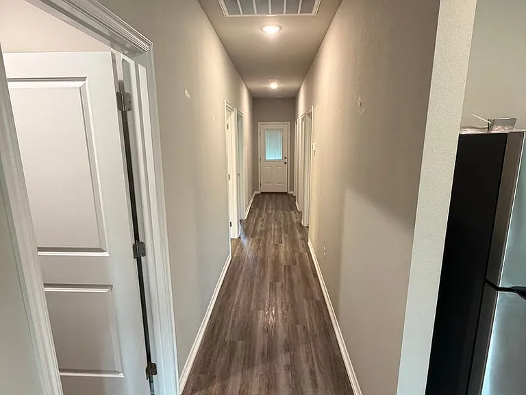 208 S Edith St #B — Photo 6