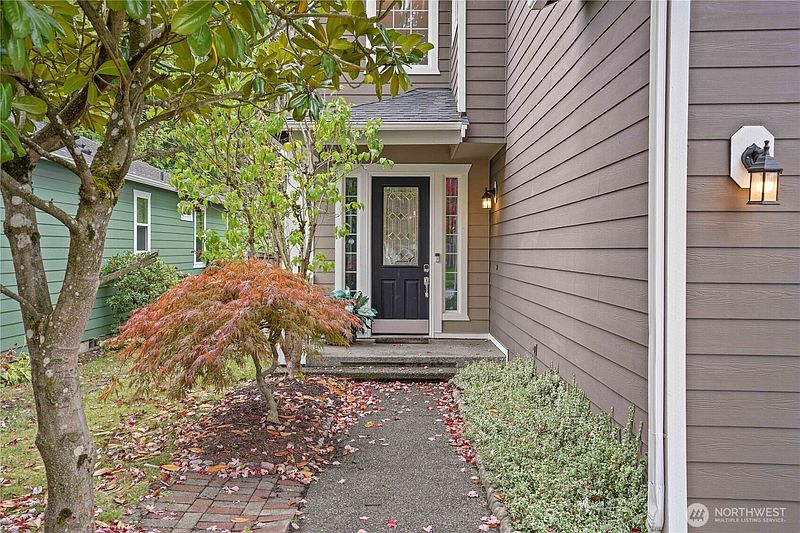 3rd image of 8806 177th Street E