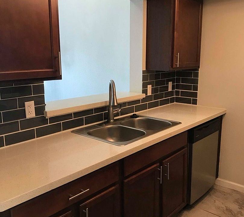1st image of 39 W Medlock Dr APT 06