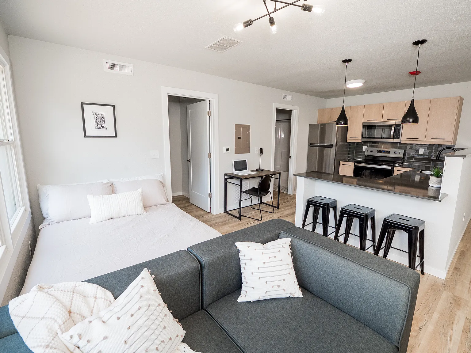 Studio, 392 sqft, $950 — Photo 1