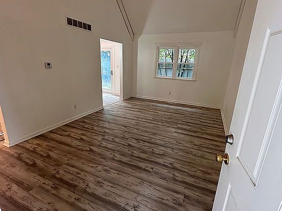 4th image of 1006 Delaware St APT A