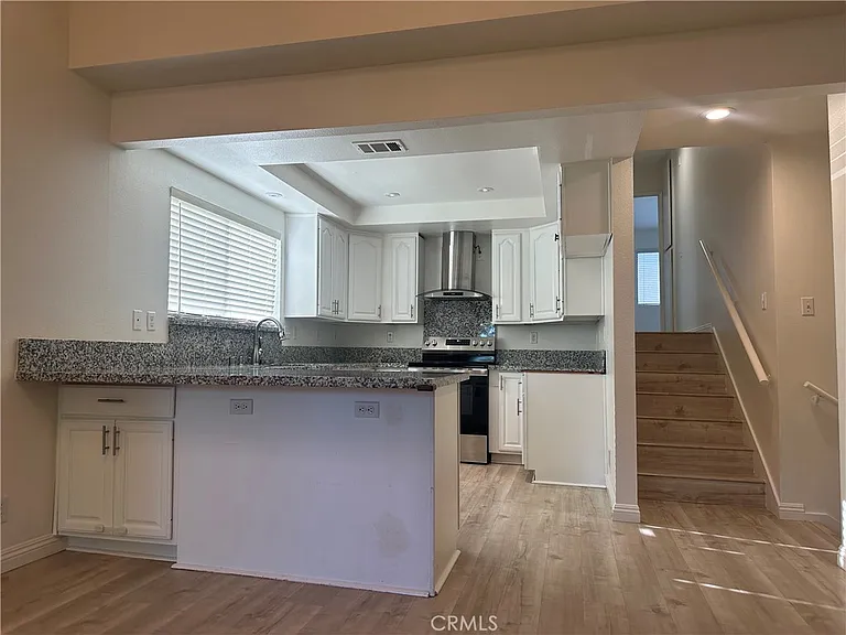 6 Lincoln Ct — Photo 3