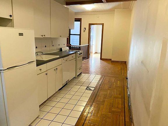 2nd image of 440 15th St APT 1l