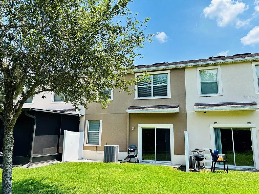 3 bed, 2.5 bath, 1645 sqft, $2,450 — Photo 3