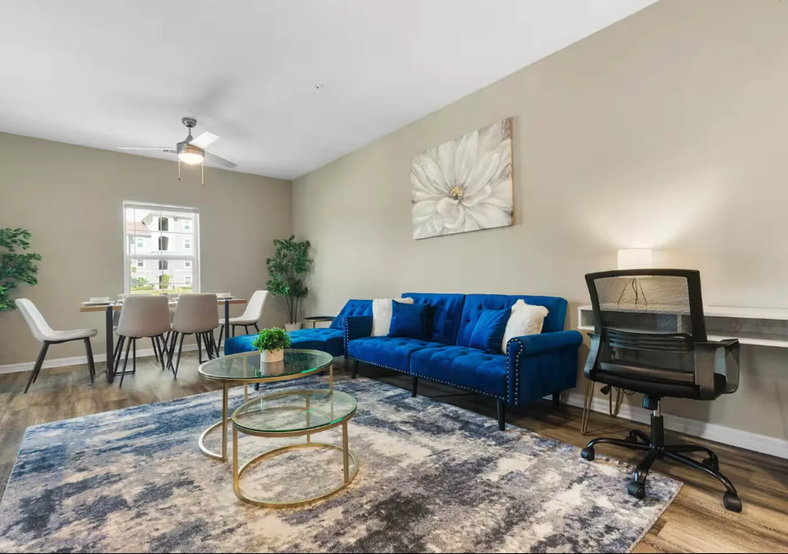 Luxury Ground Floor 3 Bed/2 Bath w/ Pool and Gym — Photo 3