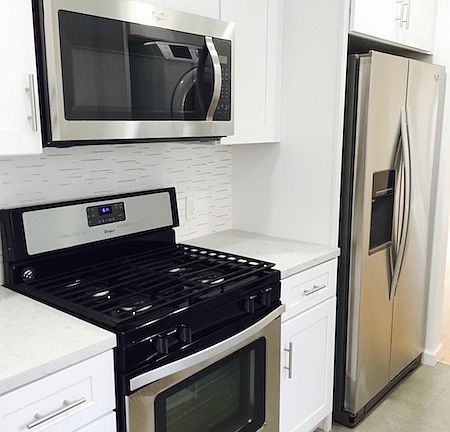 3rd image of 118 N Beachwood Dr APT B