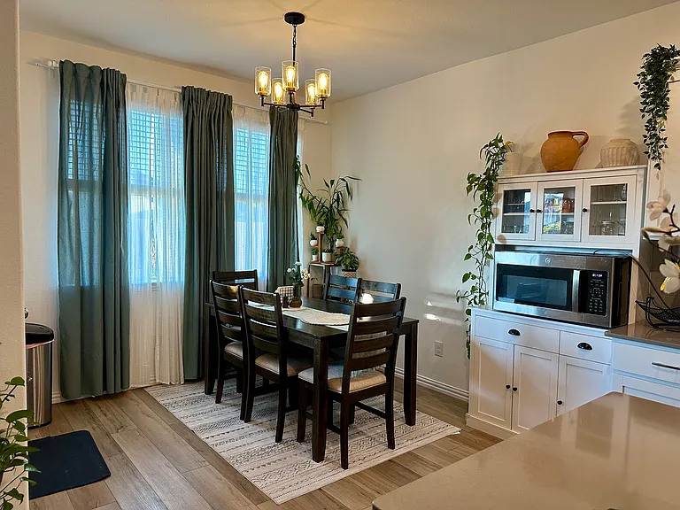 1828 Lake Grove Dr — Photo 7
