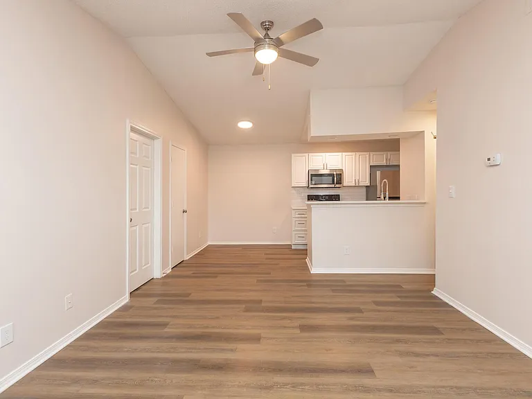 Summerfield Apartments — Photo 26