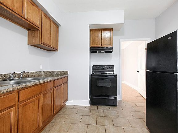 4th image of 8804-06 Apple St