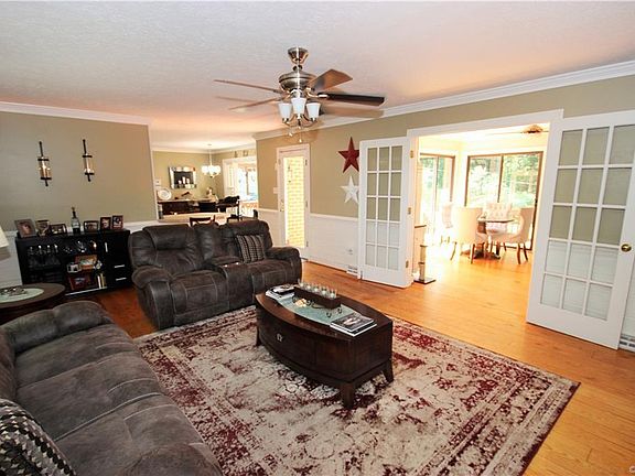 4th image of 9467 Blakeridge Ave