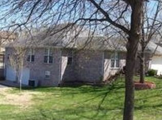 2203 William H Dr, Neosho, MO 64850